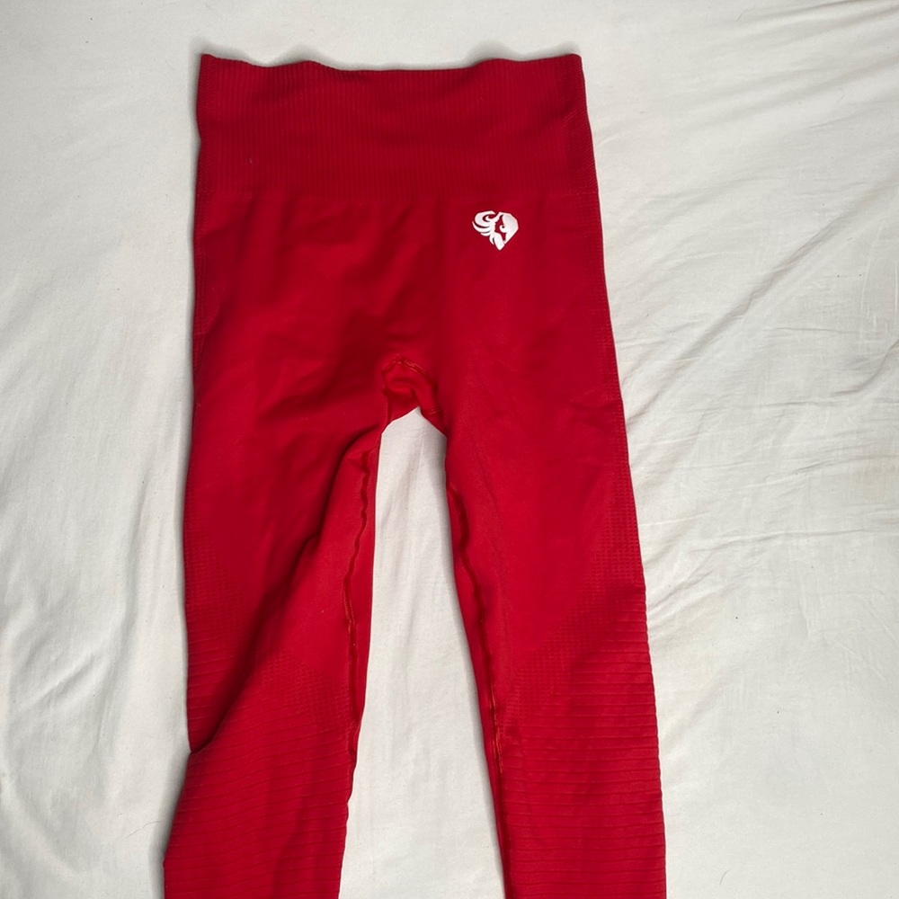 Red Seamless High-Waist Leggings with Heart Logo